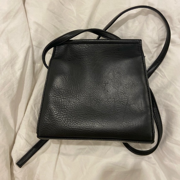 Matt & Nat Elegant Black Crossbody Bag - Picture 4 of 4